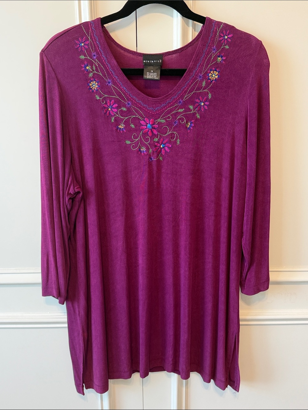 Mix & Co. Floral Embroidered V-Neck Tunic in Magenta